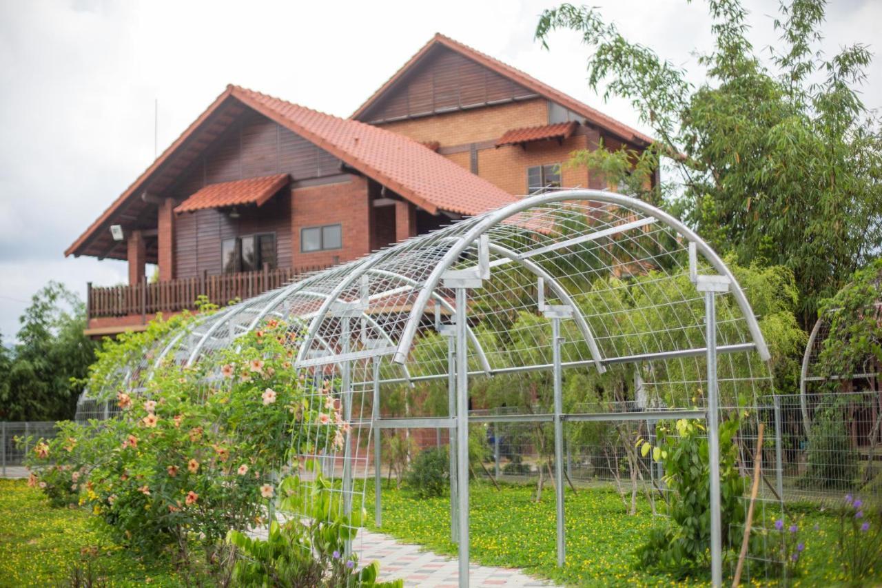 Red House The Garden Stay In Bukit Tinggi By Play Бентонг Экстерьер фото