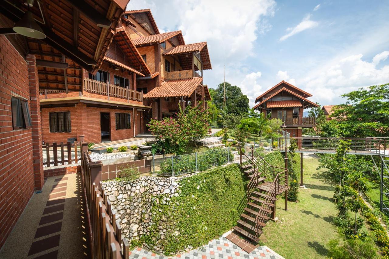 Red House The Garden Stay In Bukit Tinggi By Play Бентонг Экстерьер фото