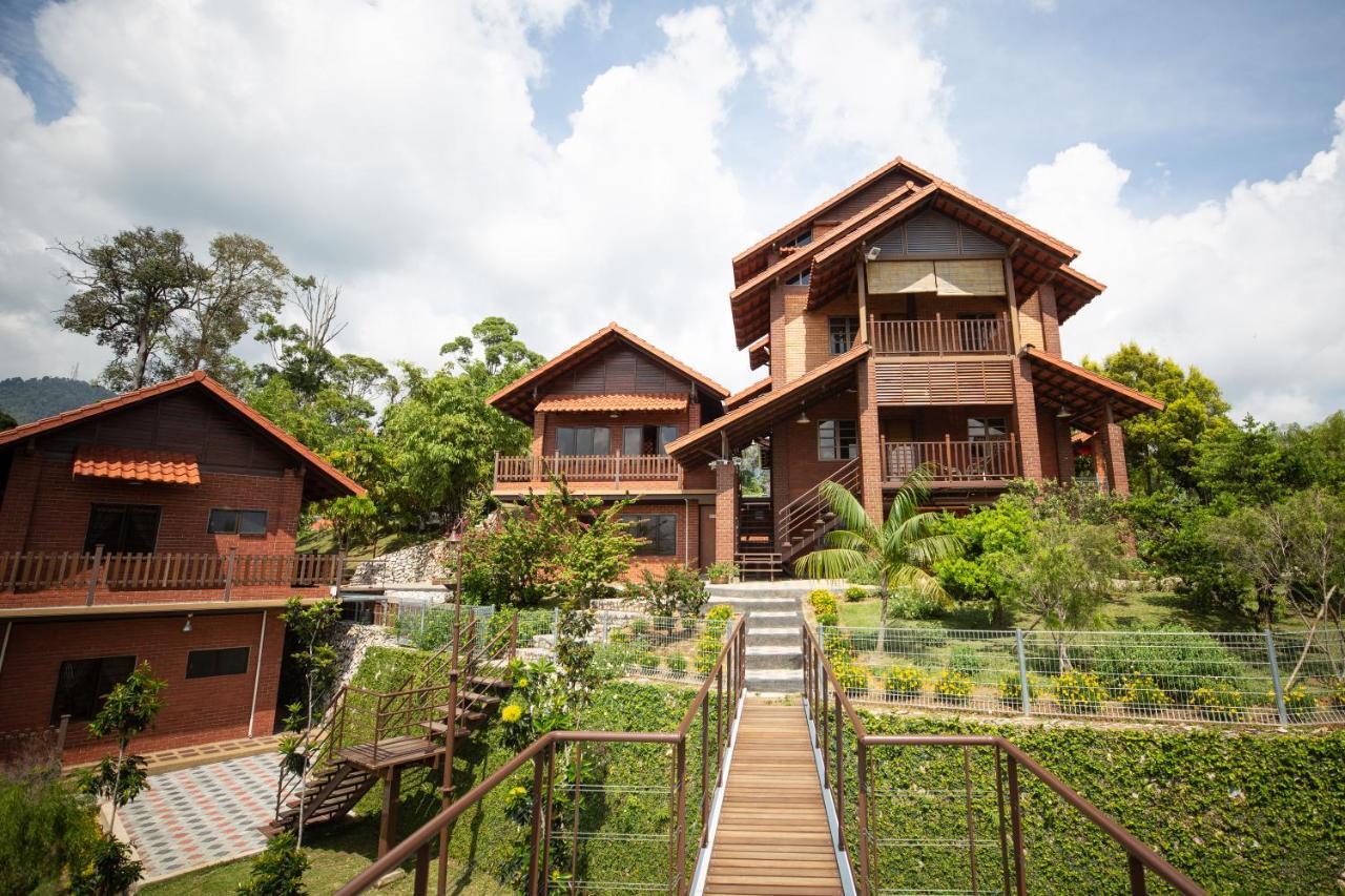 Red House The Garden Stay In Bukit Tinggi By Play Бентонг Экстерьер фото