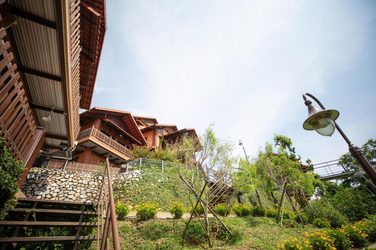 Red House The Garden Stay In Bukit Tinggi By Play Бентонг Экстерьер фото