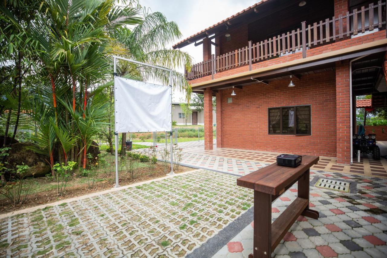Red House The Garden Stay In Bukit Tinggi By Play Бентонг Экстерьер фото