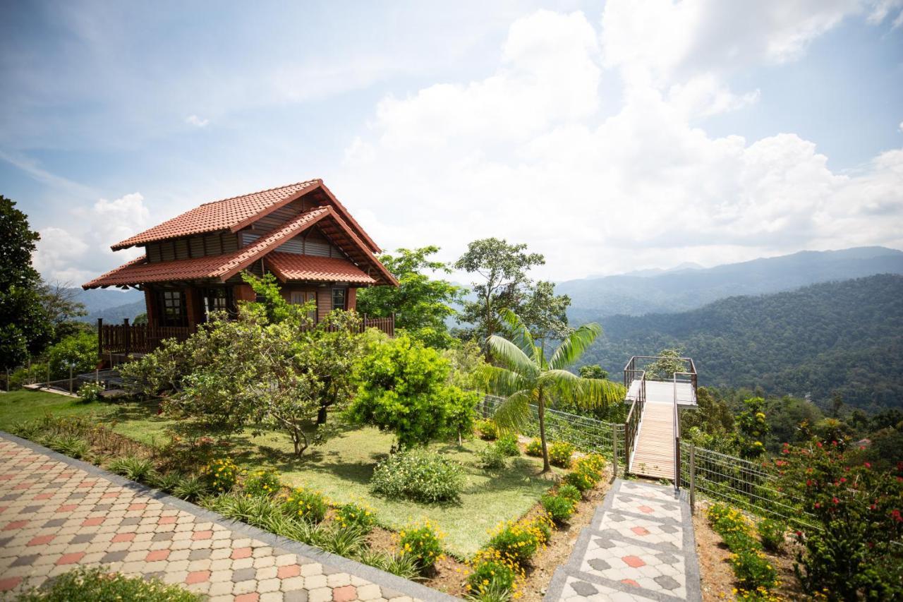 Red House The Garden Stay In Bukit Tinggi By Play Бентонг Экстерьер фото